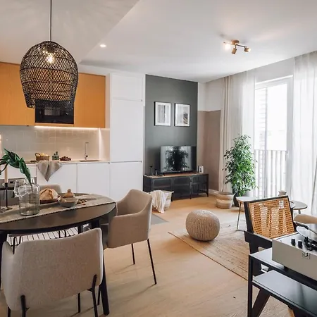 Gias - 2 Bedrooms And Pool In Avenidas Novas Apartment